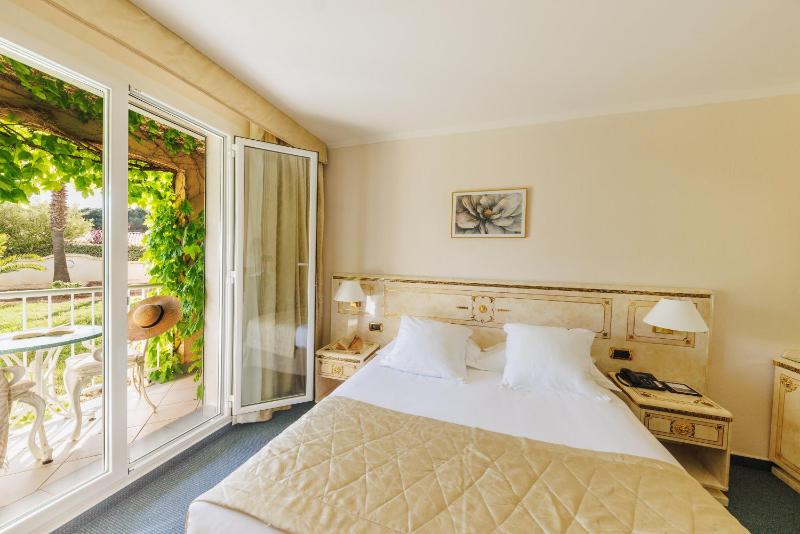 Classic Room - Garden View image 4