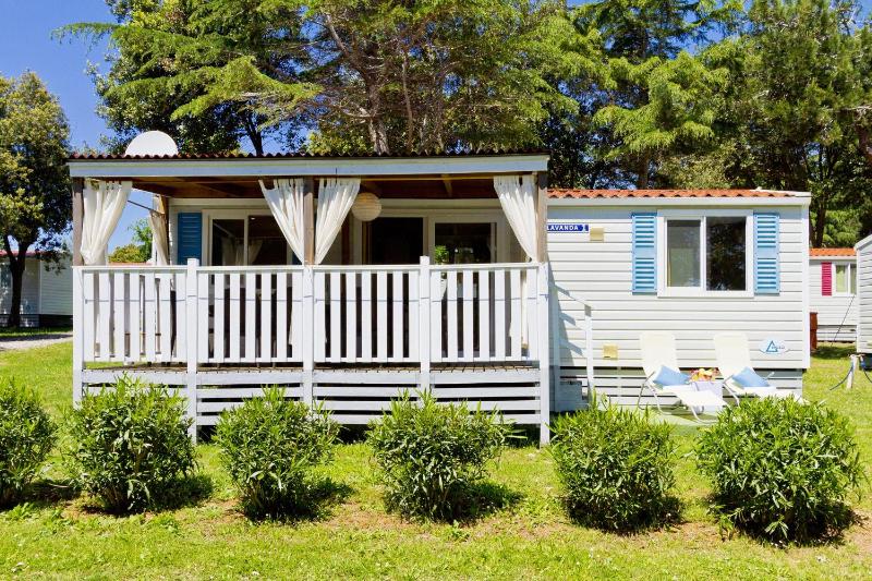 Three-Bedroom Mobile Home image 2