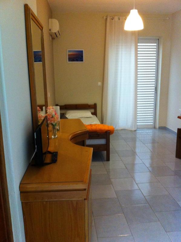 Superior One-Bedroom Apartment image 3
