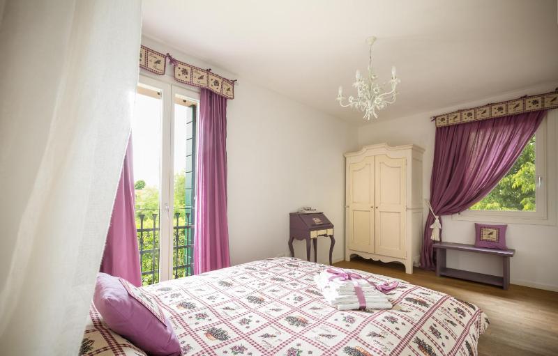 Double Room image 4