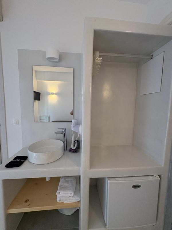 Standard Single Room with Sea View image 4