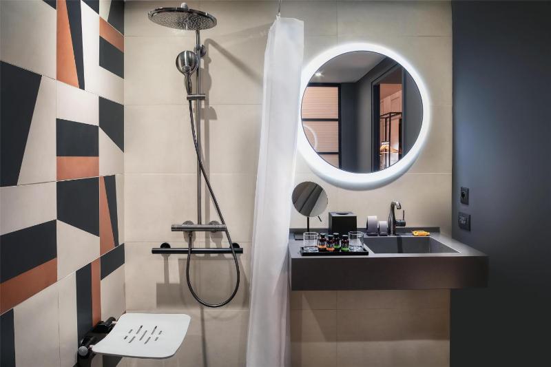 King Room - Mobility Accessible  image 3