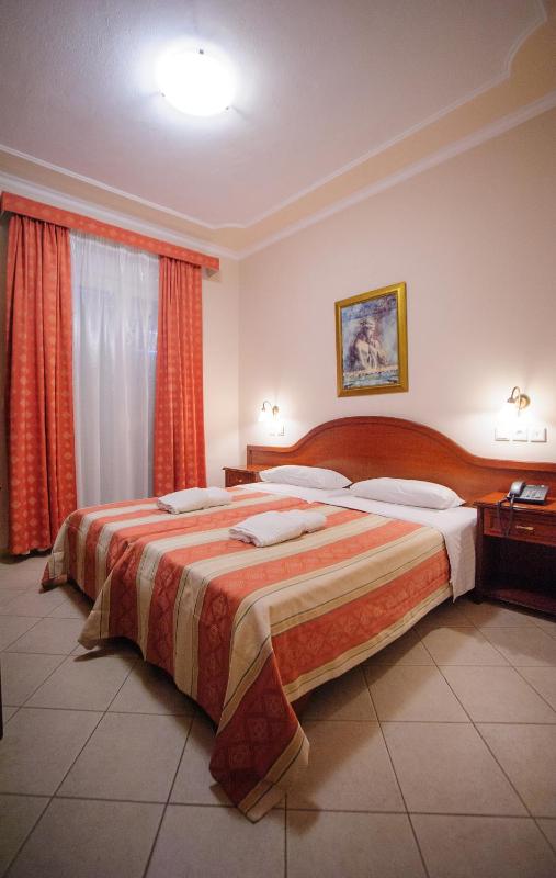 Double Room image 3
