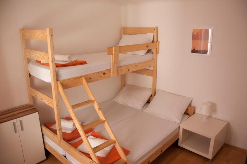 Basic Triple Room with Shared Bathroom image 4