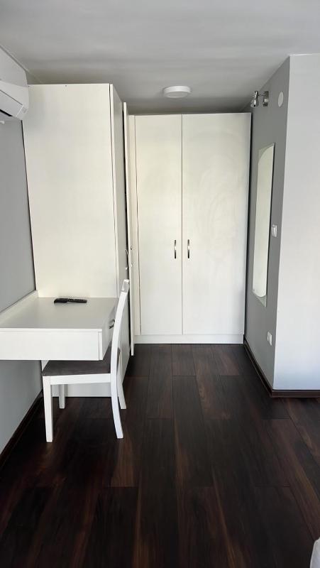 One-Bedroom Apartment image 4