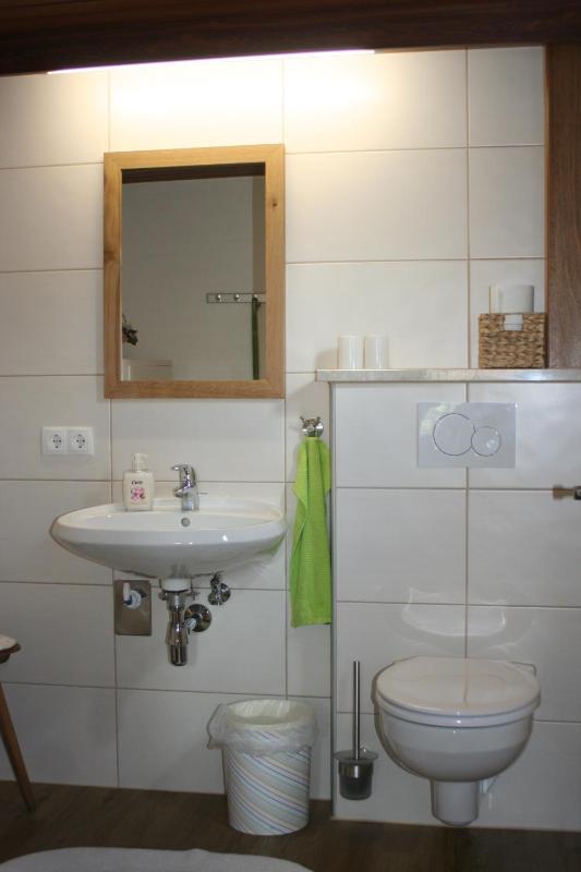 Twin Room with Extra Bed without Bathroom image 3