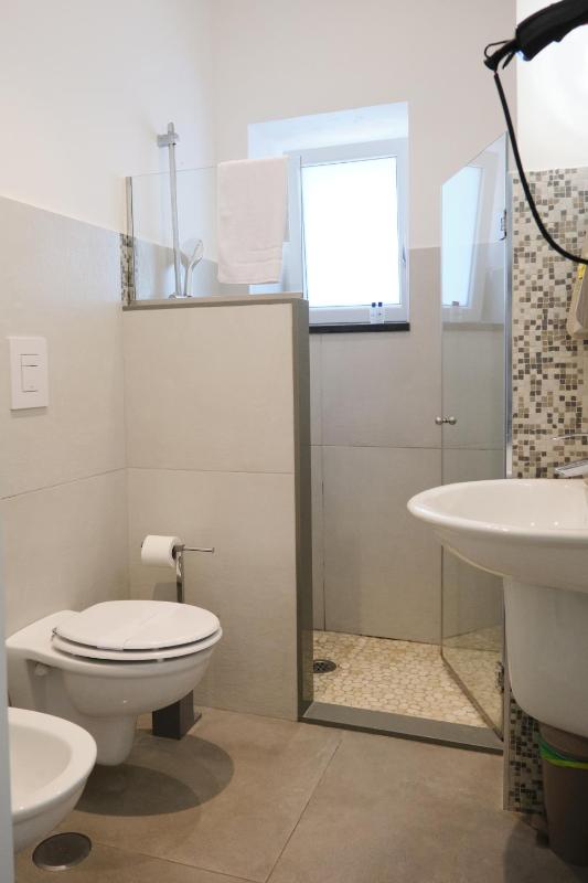 One-Bedroom Apartment image 3