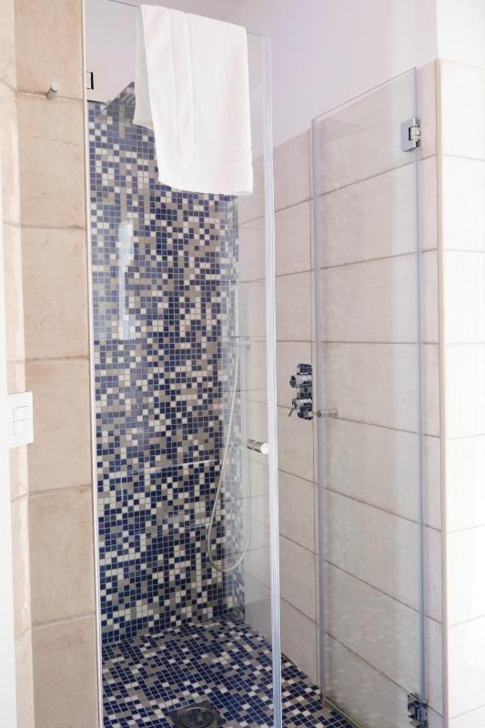 Deluxe Double Room with Balcony and Sea View image 2