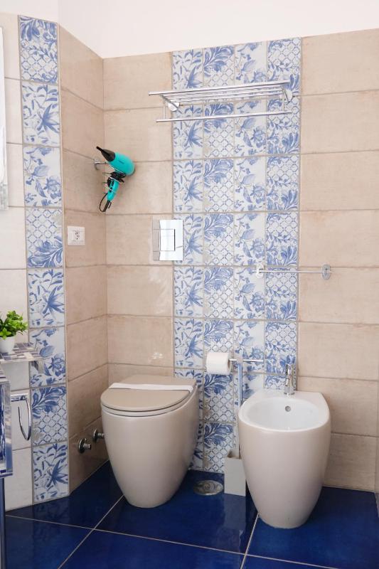 Deluxe Double Room with Balcony and Sea View image 4