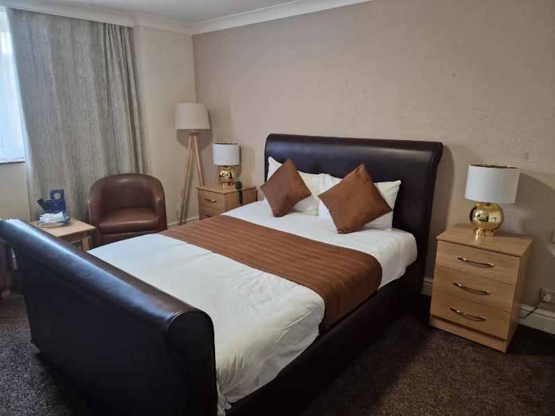 Royal Court Hotel - image 25