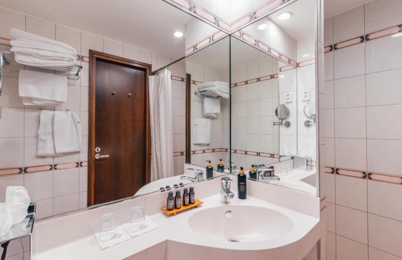 Classic Double Room - Manor Building - Spa Access Included image 2