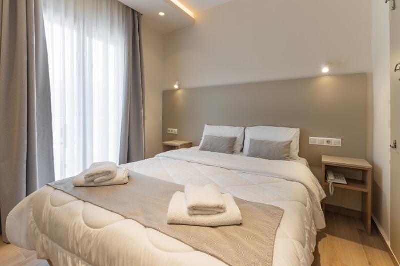 Double Room with Balcony image 4