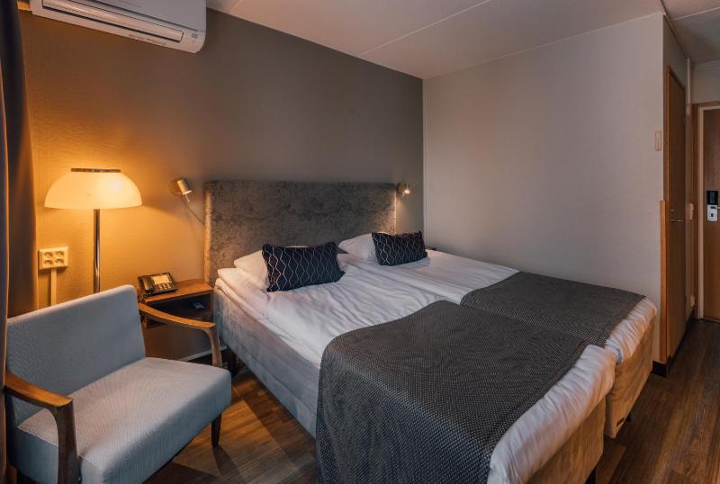 Standard Twin Room - Spa Hotel Building - Spa Access Included image 3