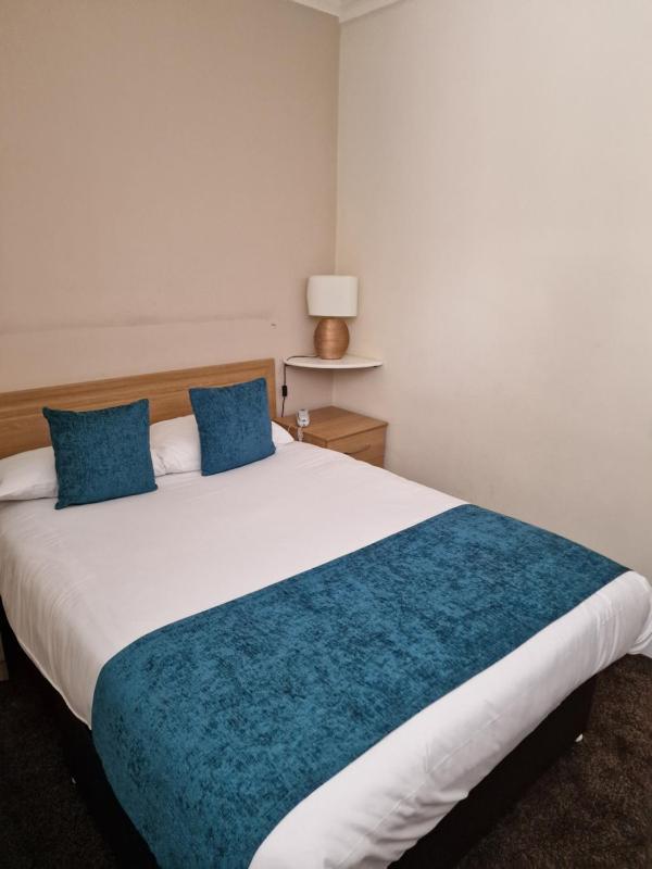Royal Court Hotel - image 6