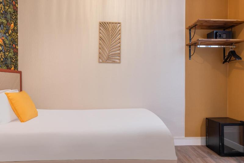 Single Room image 3
