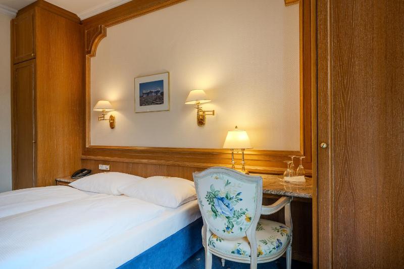 Comfort Double Room with Balcony and Lake View image 4