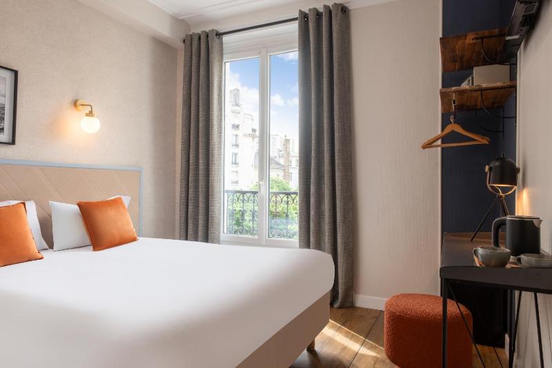 Standard Double Room image 3