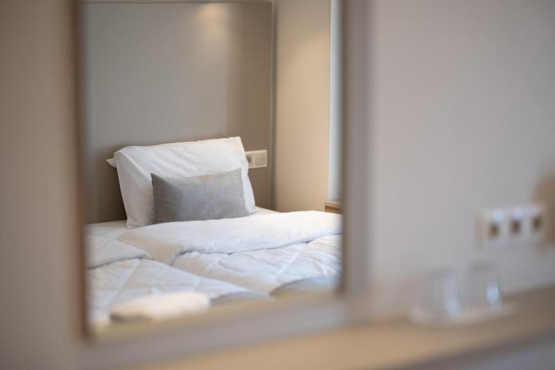 Twin Room image 2