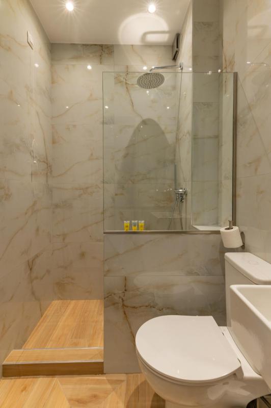 Twin Room image 3