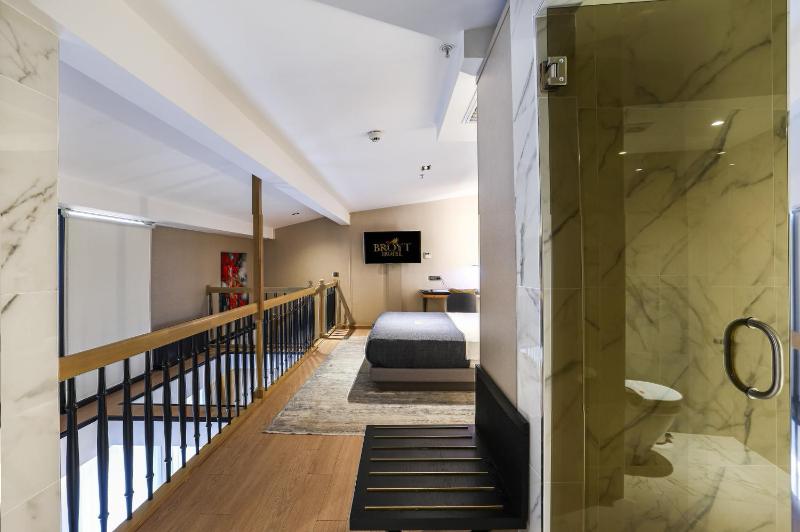 Penthouse Room image 3