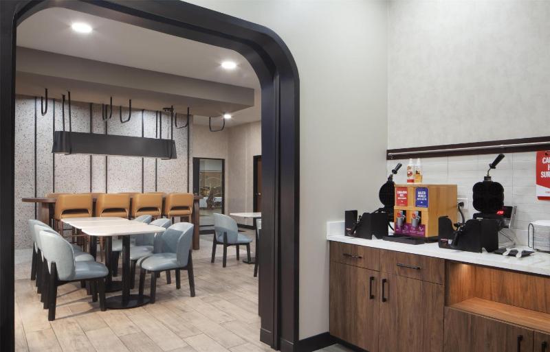 Hampton Inn by Hilton Tampa Fairgrounds Casino - image 26