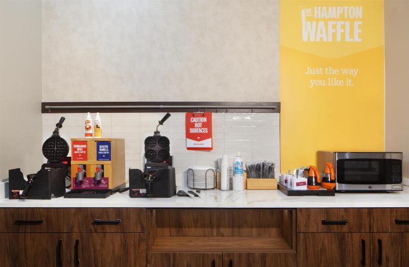 Hampton Inn by Hilton Tampa Fairgrounds Casino - image 36