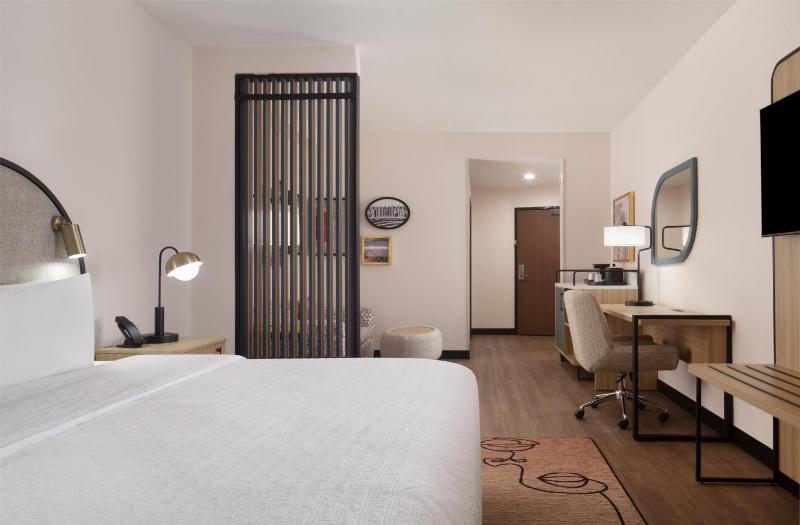 King Room image 4