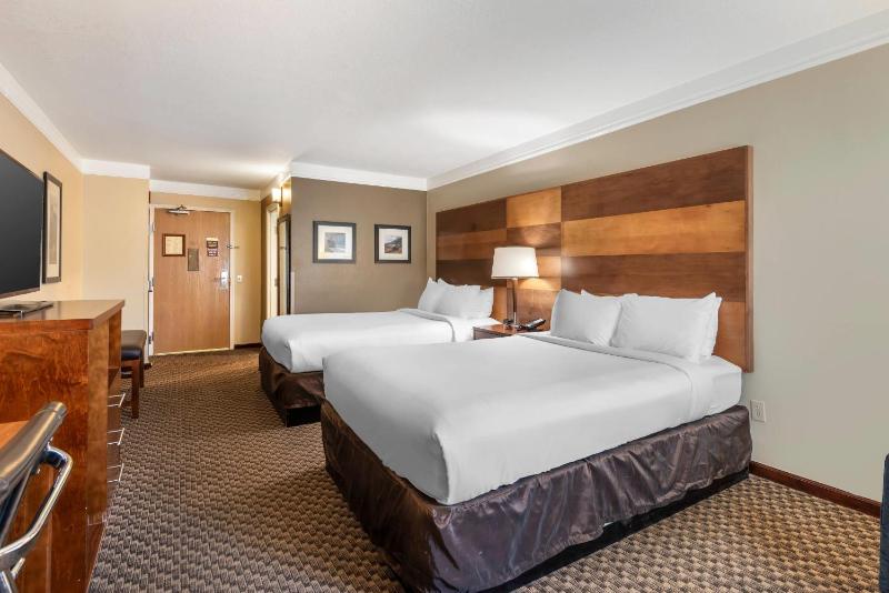 Double Room with Two Double Beds - Non-Smoking image 4