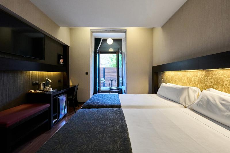 Superior Twin Room with Terrace image 4