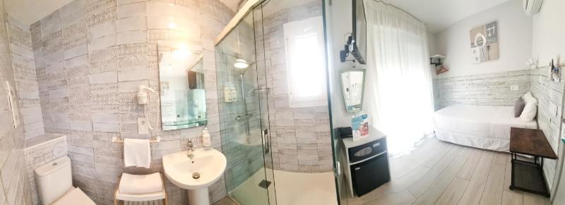 Single Room image 3
