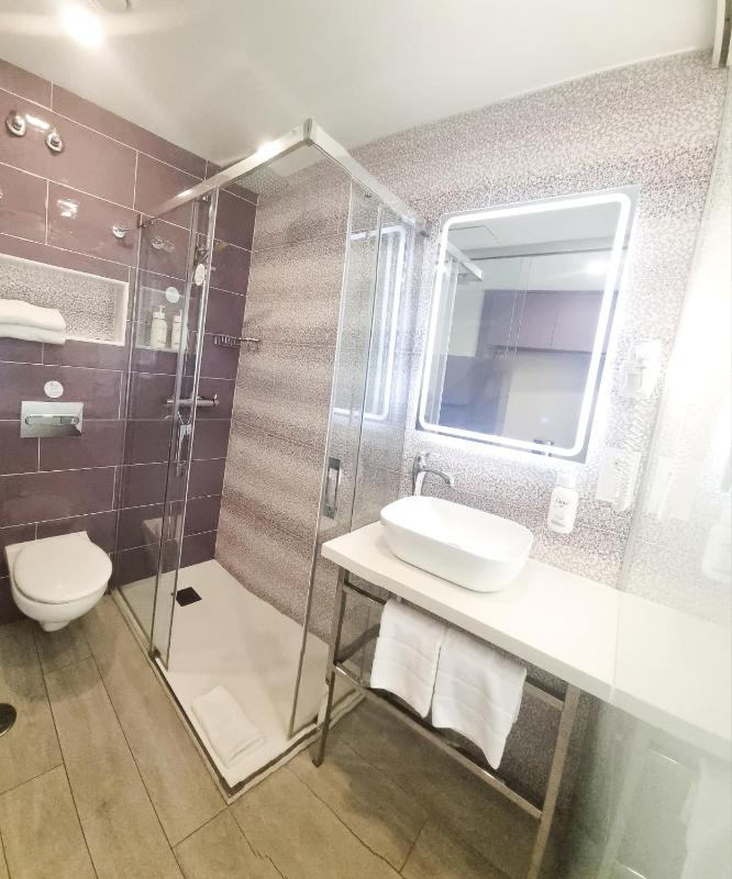 Economy Double Room image 2