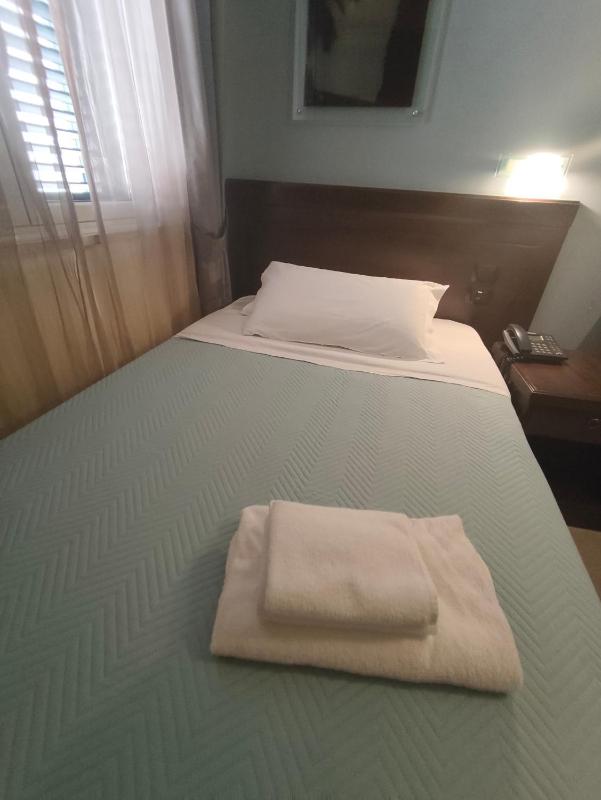Single Room image 3