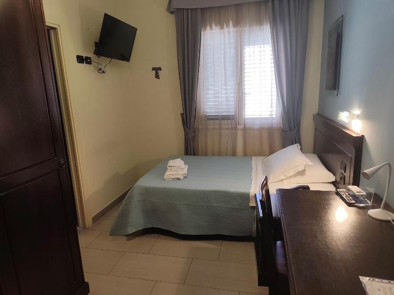 Single Room image 4