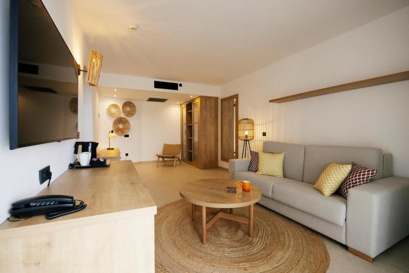 Extra Caramelo Junior Suite (3 Adults) image 1