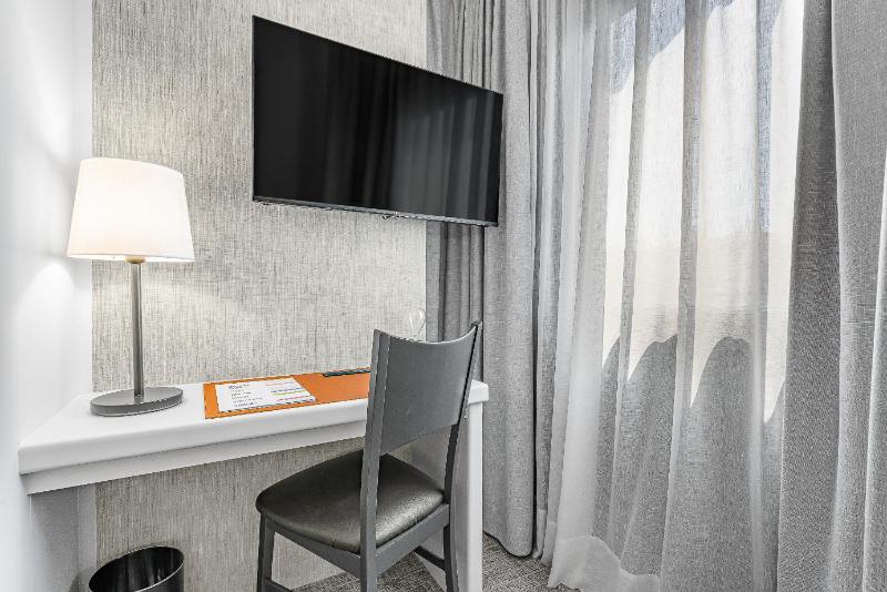 Superior Suite with Kitchenette image 3
