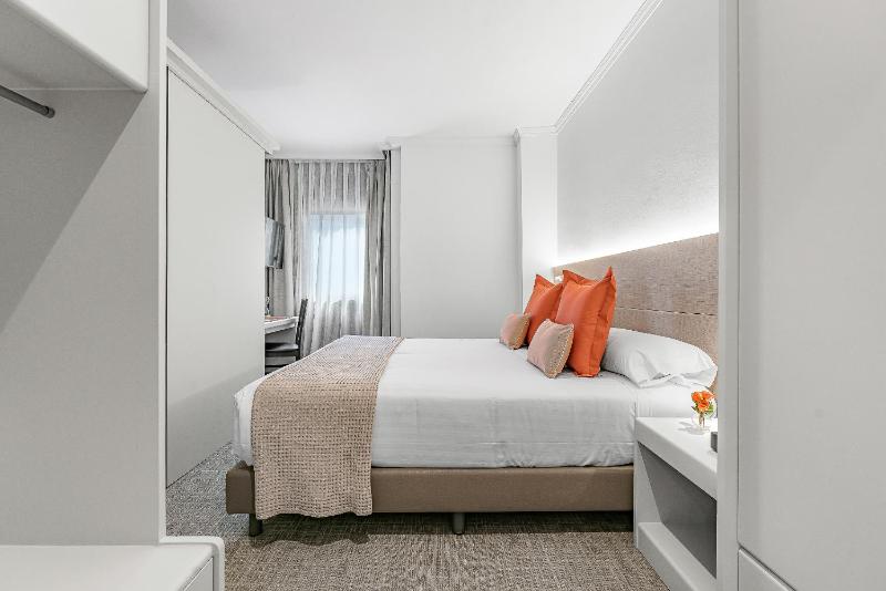 Superior Suite with Kitchenette image 2