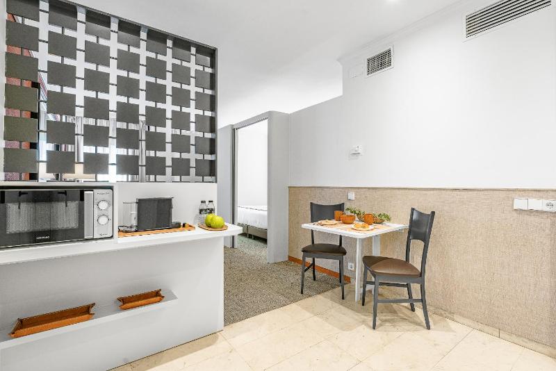 Superior Suite with Kitchenette image 4