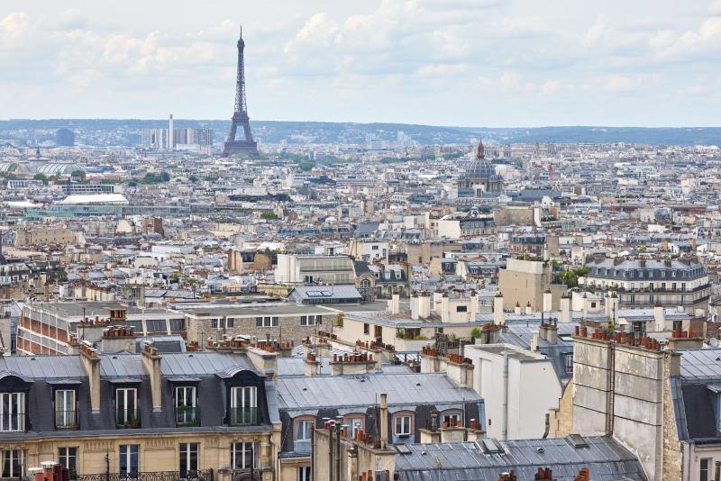 Superior Triple Room with Balcony and Eiffel Tower and Sacre Coeur View image 4