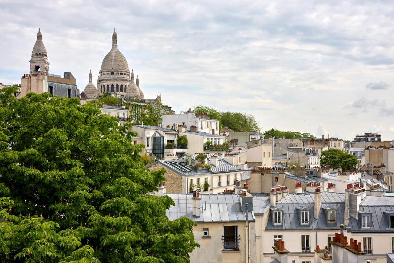 Superior Triple Room with Balcony and Eiffel Tower and Sacre Coeur View image 2