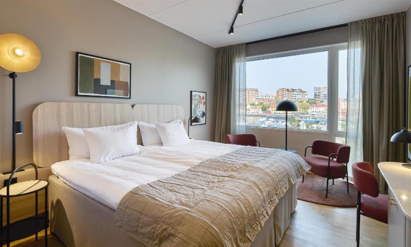 Superior Twin Room image 1