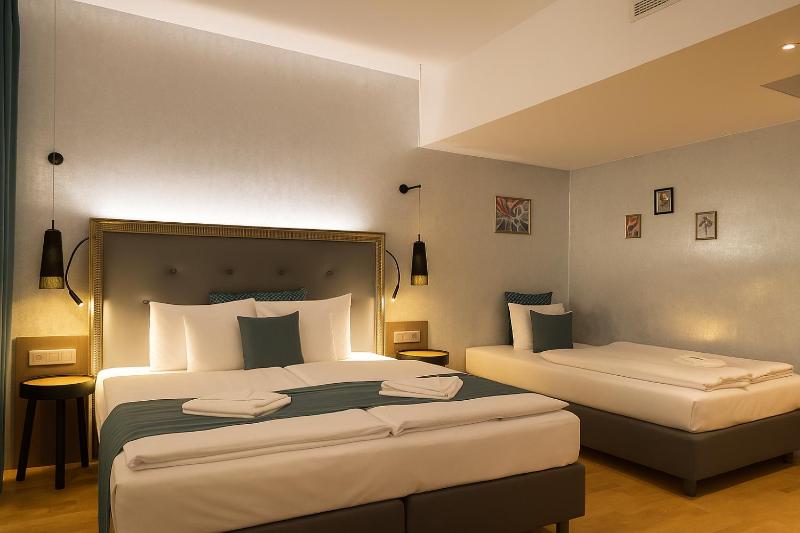 Deluxe Triple Room image 2