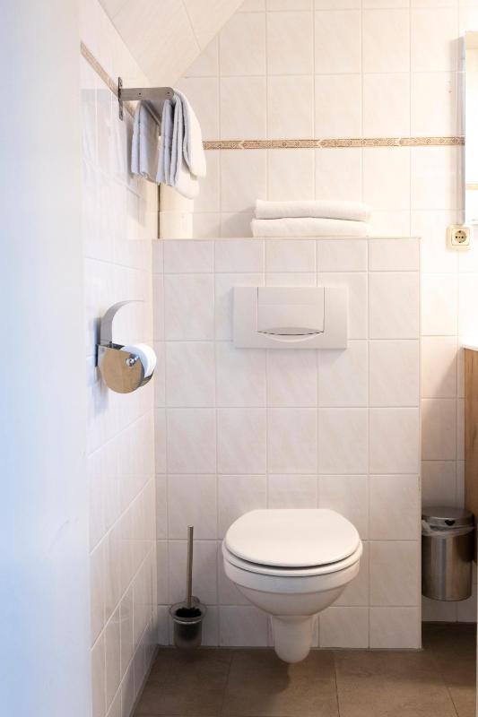 One-Bedroom Apartment image 2