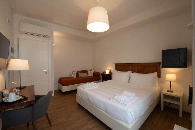 Superior Double Room image 3