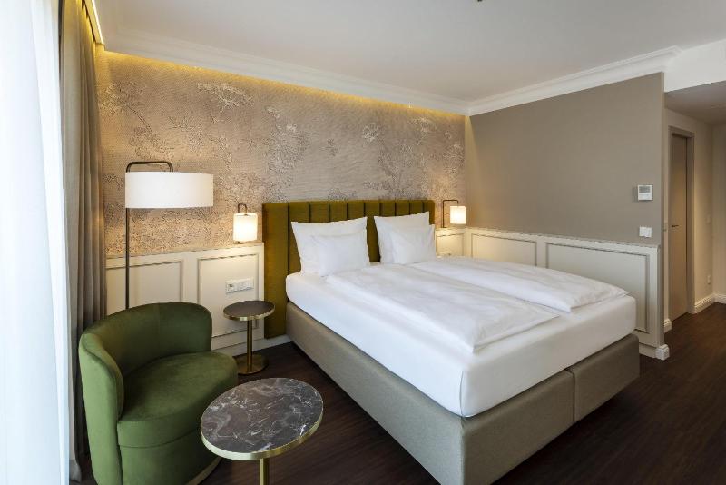 Deluxe Double Room image 1