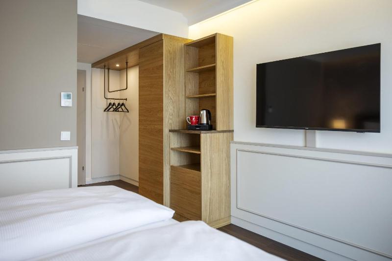 Deluxe Double Room image 4