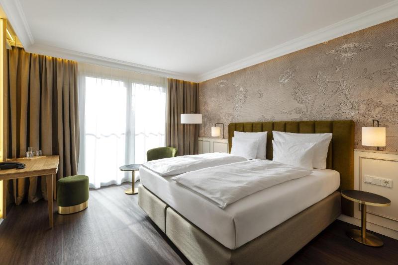 Deluxe Double Room image 3