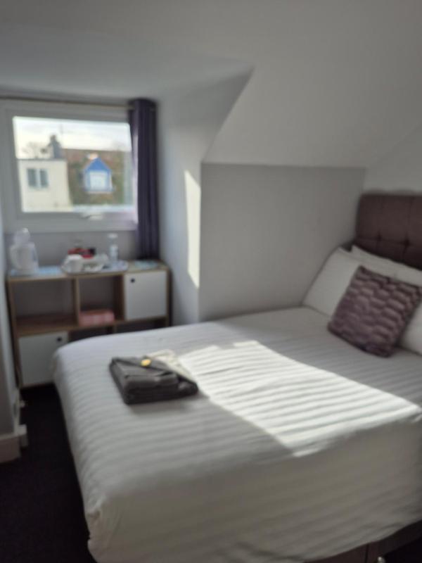 Standard Single Room with Shower image 1