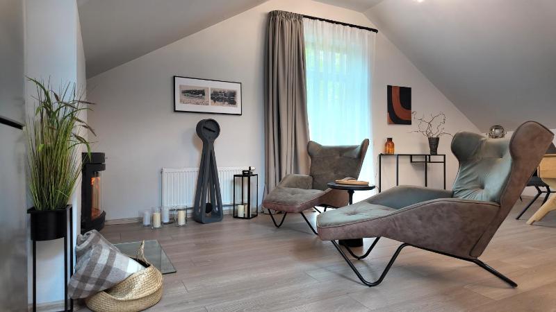 Luxury One-Bedroom Apartment image 3