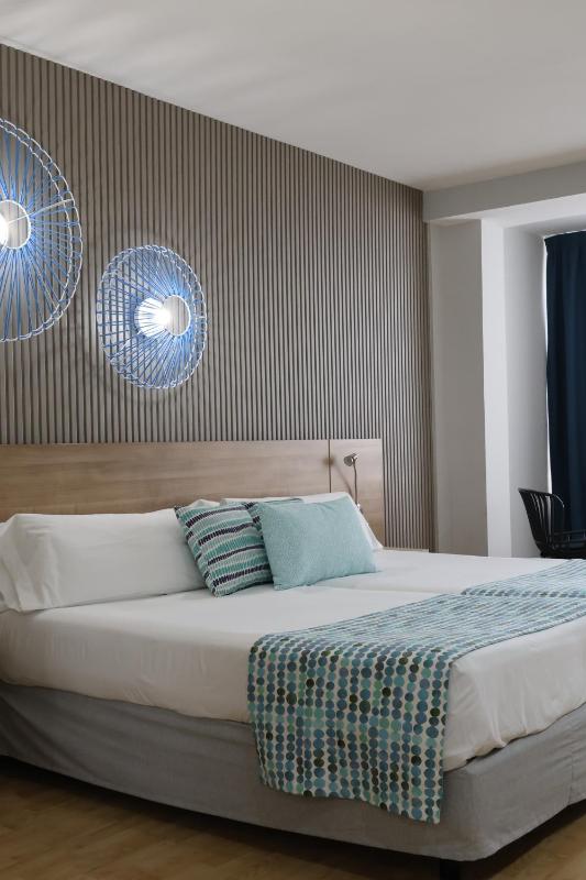 Double or Twin Room without Balcony image 3