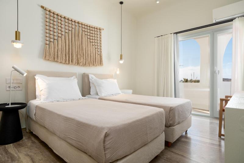 Deluxe Double or Twin Room with Sea View image 4